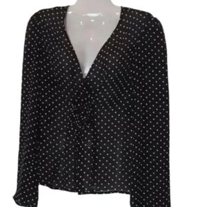 💙🏍POLKADOT Blouse with low vneck cut